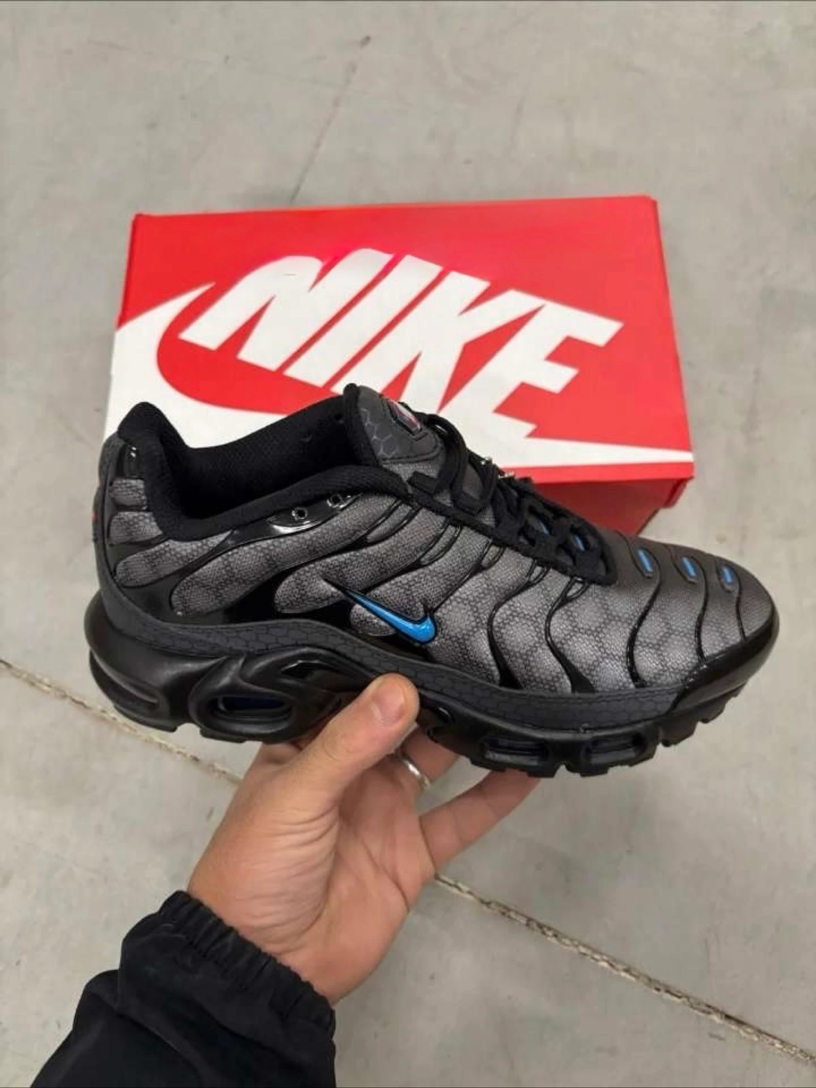 Tn noir et bleu taille 39 neuf 